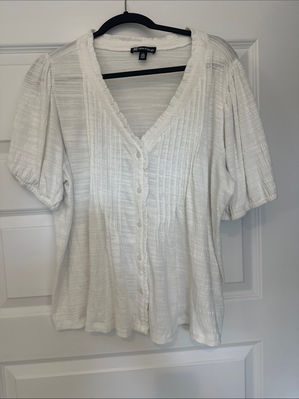 Cable & Gauge White Button-Front Pintuck Blouse